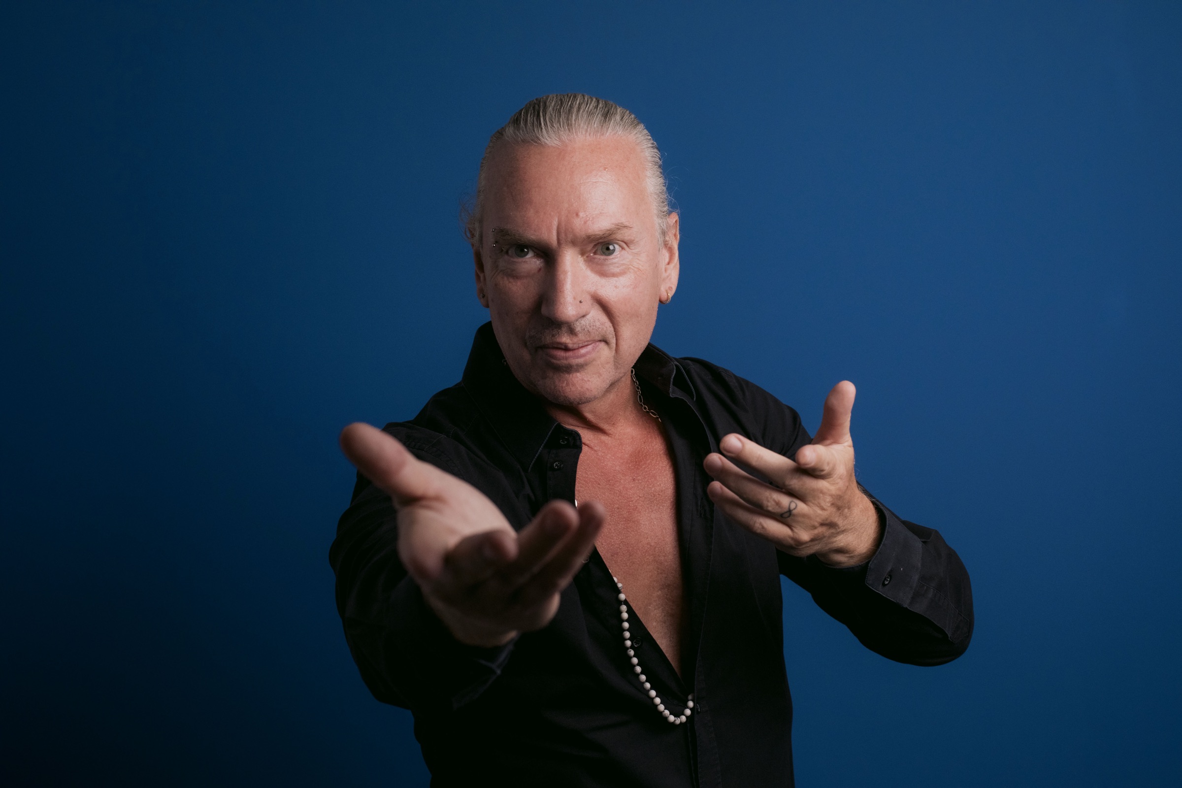 Mauro Repetto nei panni di Retinal — backstage a Sala Podcast Roma
